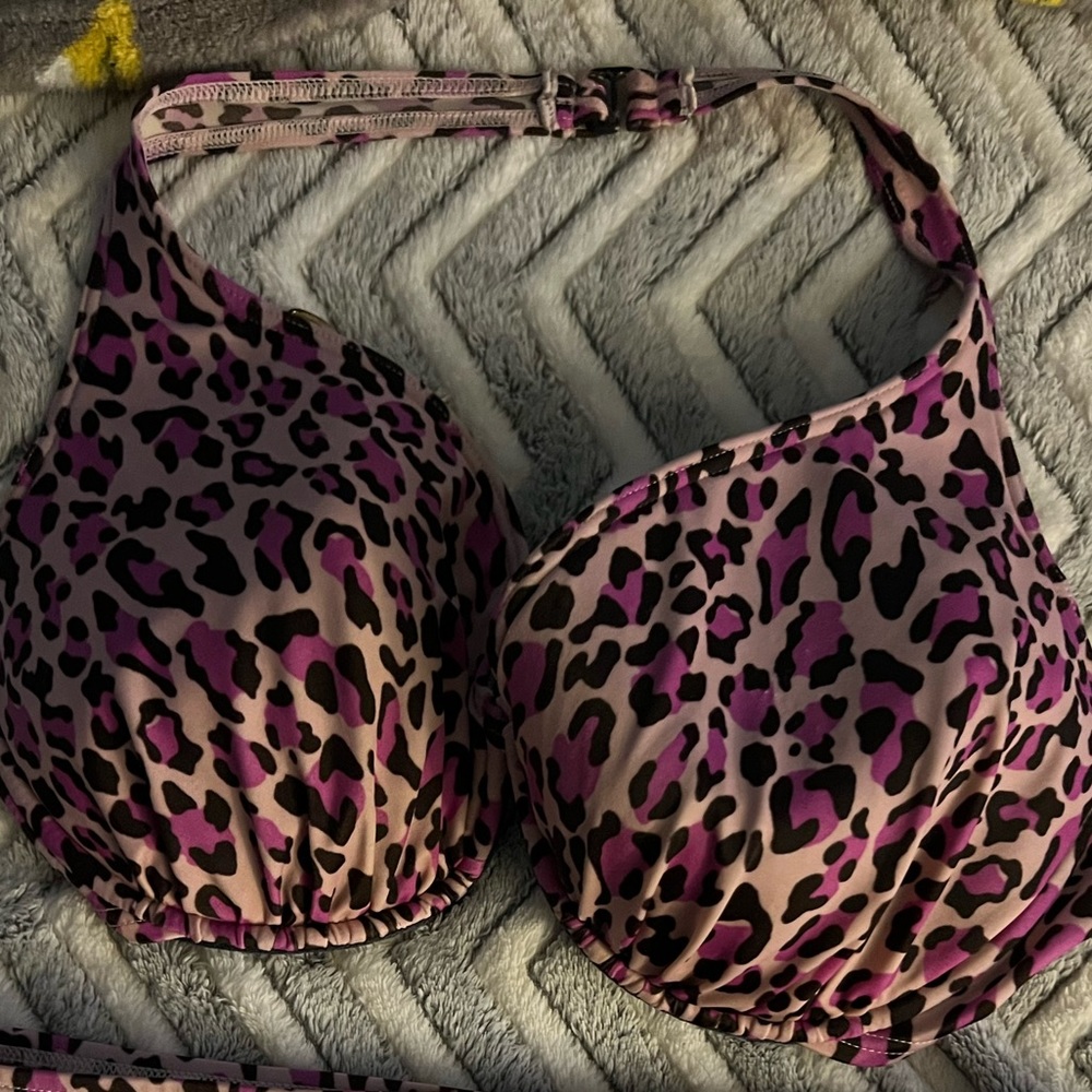 victoria secret swim top (36DD) and matching bottoms (XS).
